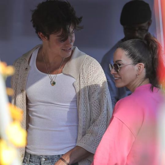 Shawn Mendes y Jocelyne Miranda de compras por Los Ángeles