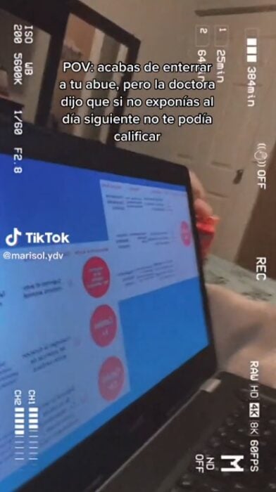 Usuaria de TikTok mostrando las diapositivas que una docente la obligó a exponer el día después de que falleciera su abuelito