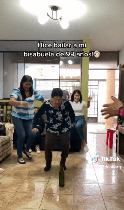 Bisabuela bailando