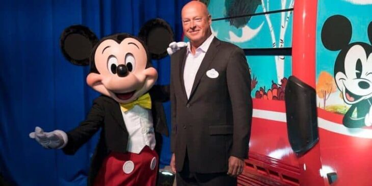 Mickey Mouse con el CEO de disney