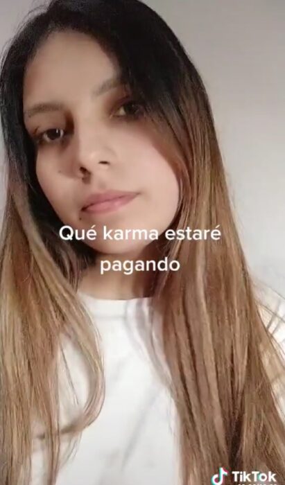 Patricia usuaria de tiktok con blusa blanca