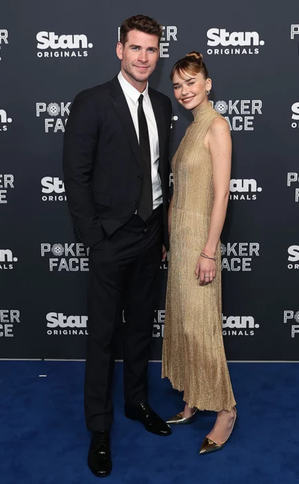 Liam Hemsworth y Gabriella Brooks en el estreno de Poker Face en Australia 