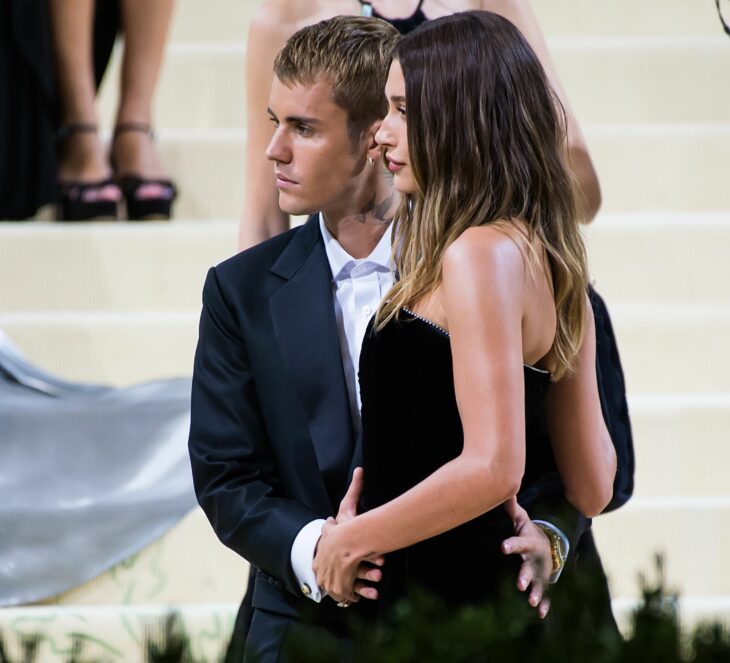 Justin Bieber y Hailey Bieber en la alfombra roja de la Gala del Met 2021