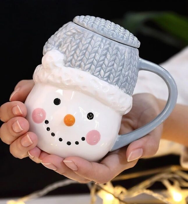 Taza mono de nieve; tazas navideñas que tu chocolatito caliente probaría