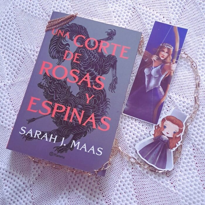 libro Una corte de rosas y espinas