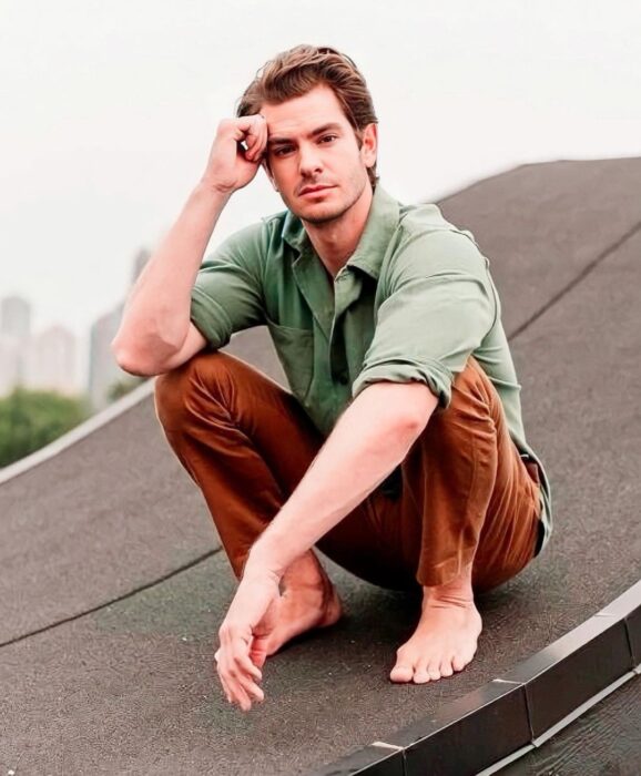 Andrew Garfield posing without shoes 