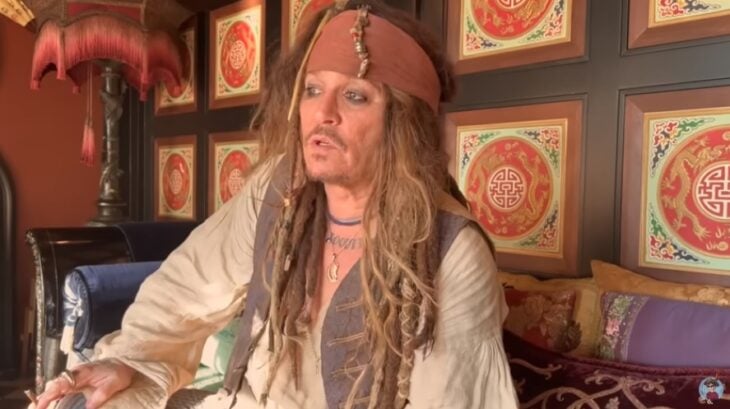 Capitán Jack Sparrow haciendo una aparición en el canal Kraken de Box