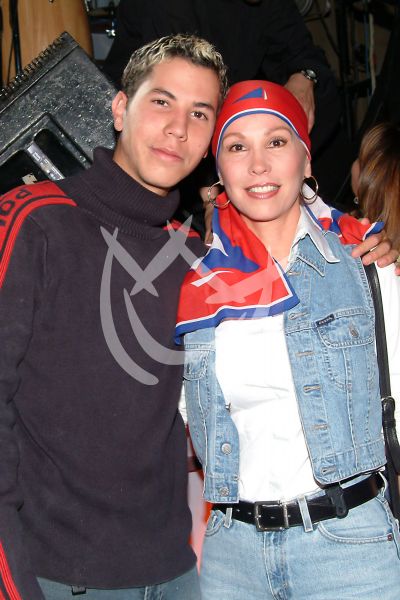Christian Chávez junto a su madre Olivia Garza 
