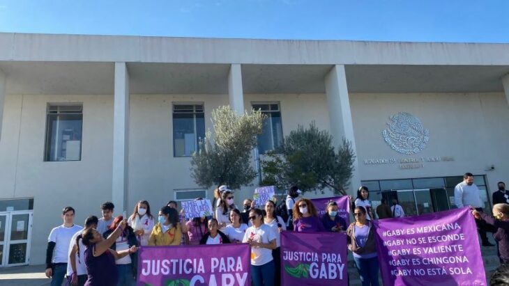 Protesta fuera de tribunales por Gabriela Escamilla 