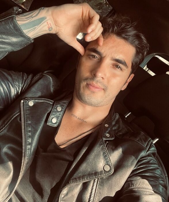 Selfie que muestra al actor, modelo y exfutbolista Christian Estrada 