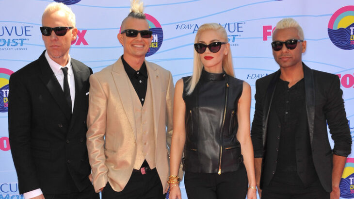 No Doubt reunidos en 2012 para un nuevo álbum vestidos con formalidad todos llevan lentes oscuros