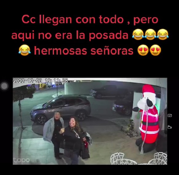 captura de pantalla de unas mujeres que se equivocaron de casa y pidieron posada en otra donde no era 