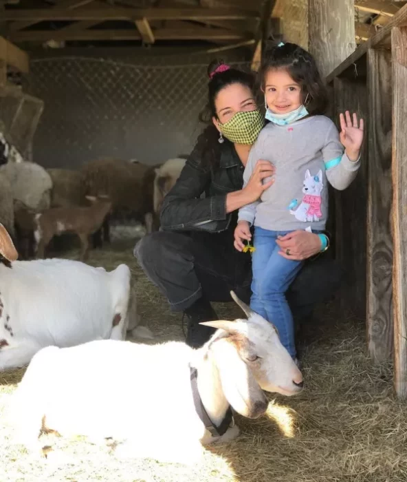 Natalia Jimenez junto a su hija Alessandra 