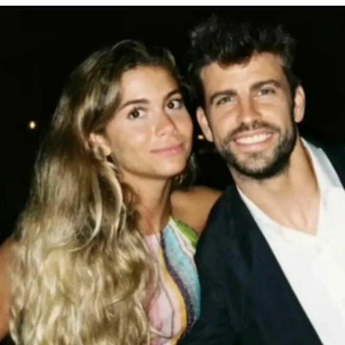 Gerard Piqué posando junto a su novia Clara Chía Martí en sus primeras citas en público