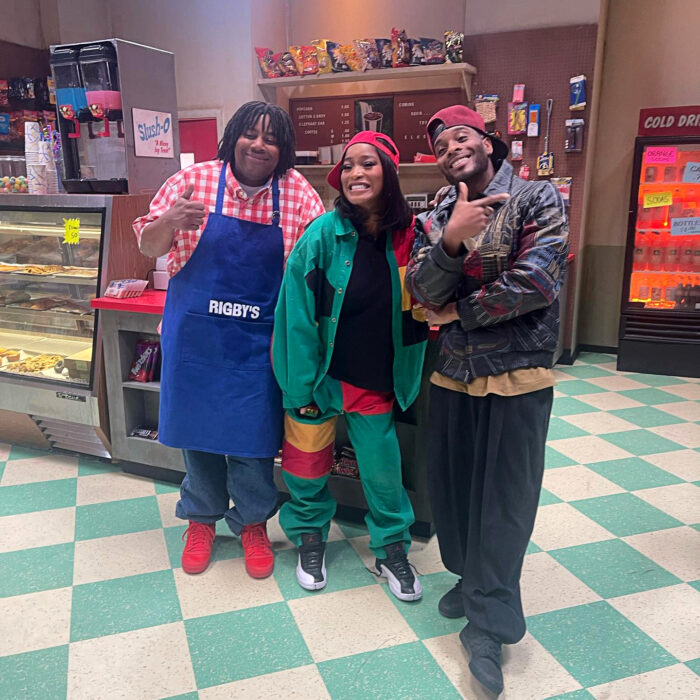 fotografía de los actores Kel Mitchell, Kenan Thompson y Keke Palmer en la parodia de la famosa serie noventera Kenan y Kel 