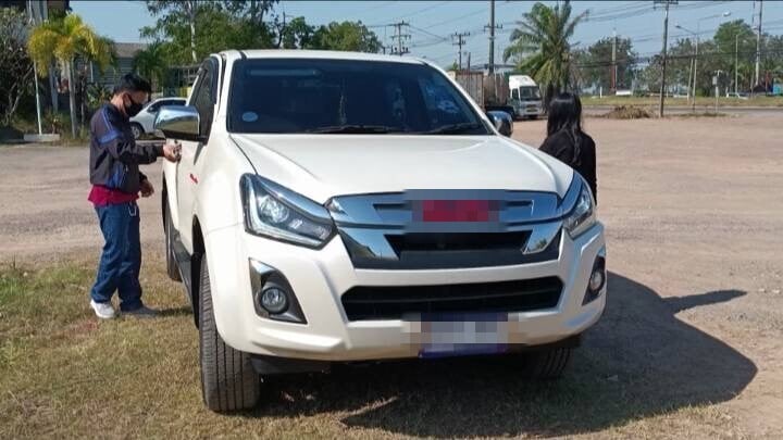 coche de viajero que dejó a su esposa en la carretera