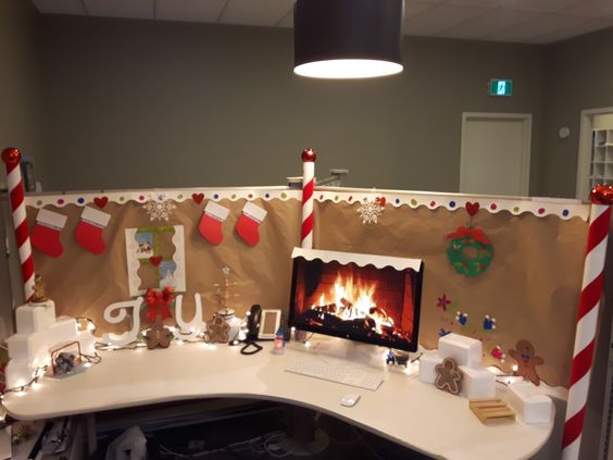 oficina decorada de navidad con papel 
