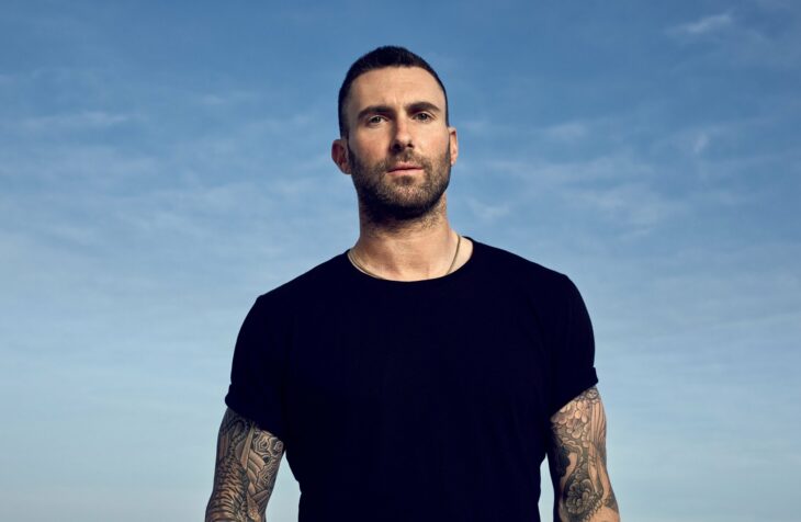 Adam levine playera negra