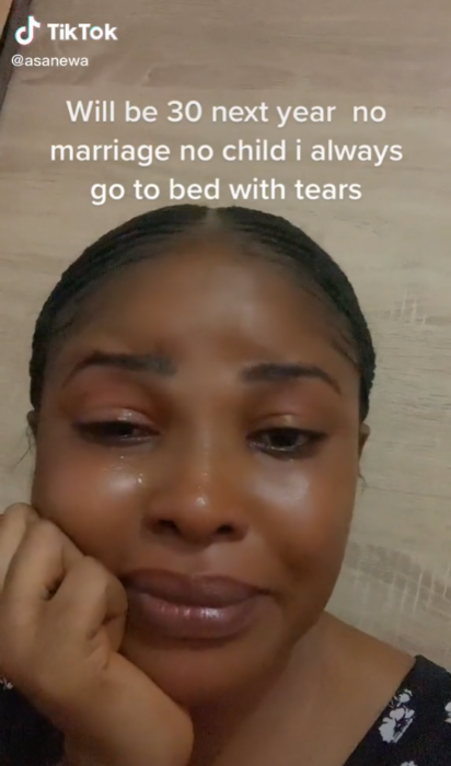 Mujer llorando en tiktok