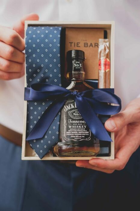 Gift for men tie and whiskey