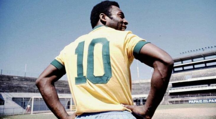 Pelé with his shirt with the number 10