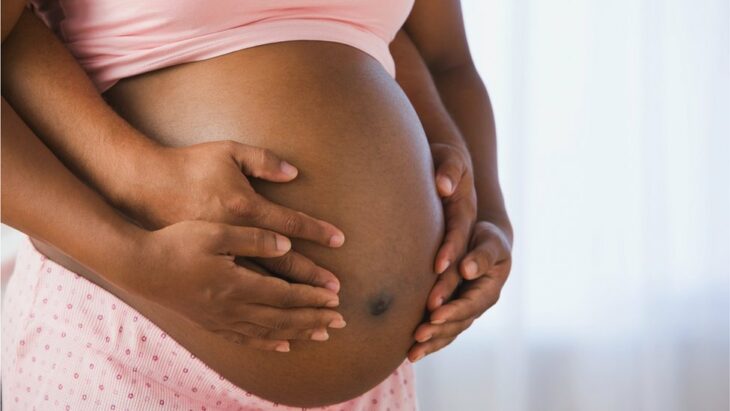 Abdomen de mujer embarazada