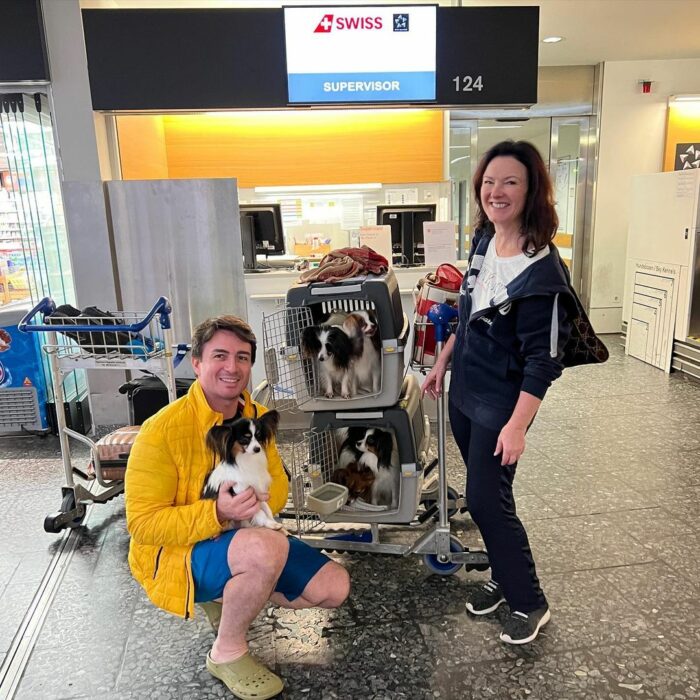 Joao Paulo con sus perros en el aeropuerto