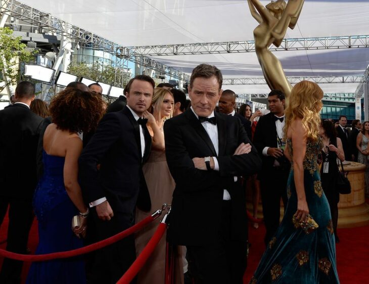 Aaron Paul sneaks into a photo of his teammate Bryan Cranston