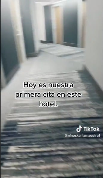 pasillo de un hotel en un video de Tiktok