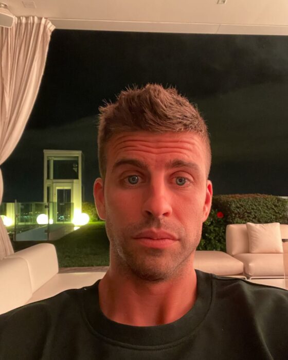 Selfie of Spanish footballer Gerard Piqué 