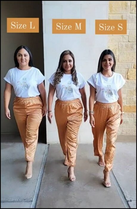 fotografía de tres chicas caminando mientras posan un pantalón color durazno a juego con una blusa de manga corta en color blanco 