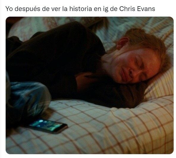 Imagen que muestra el meme sobre una chica llorando en su cama luego de ver que Chris Evans confirmó su relación con Alba Baptista