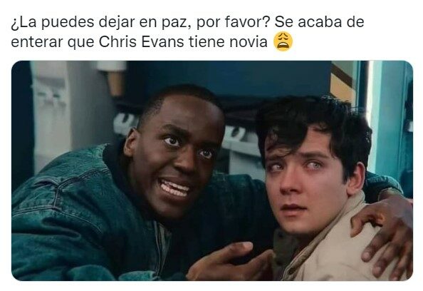 captura de pantalla de un twitter que muestra un meme sobre la relación de Chris Evans con la actriz Alba Baptista 