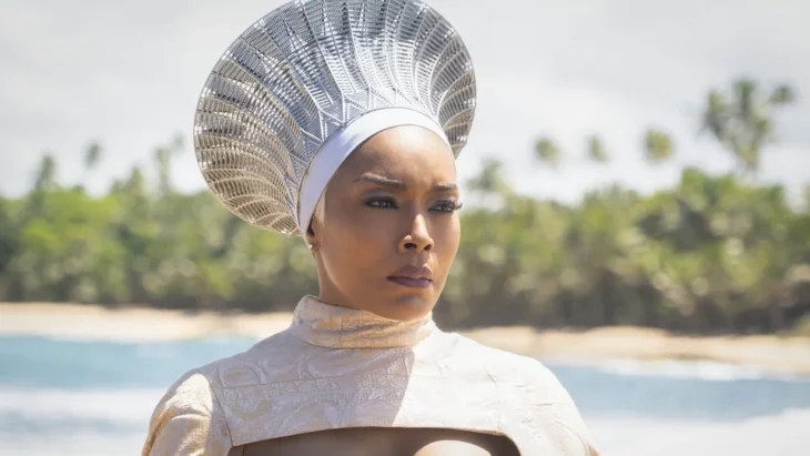 Angela Bassett en Pantera negra: Wakanda por siempre