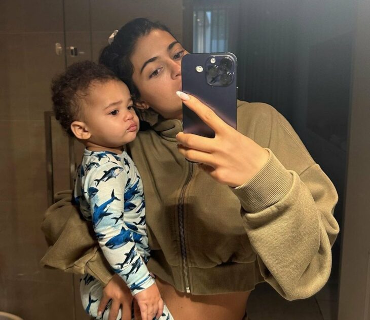 Kylie Jenner y su segundo hijo Aire