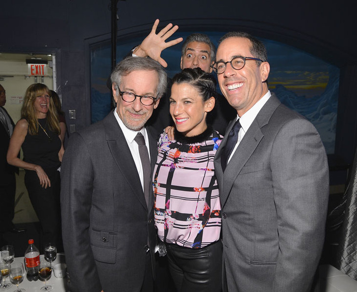 George Clooney sneaks into photo of Steven Spielberg, Jessica Seinfeld and Jerry Seinfeld