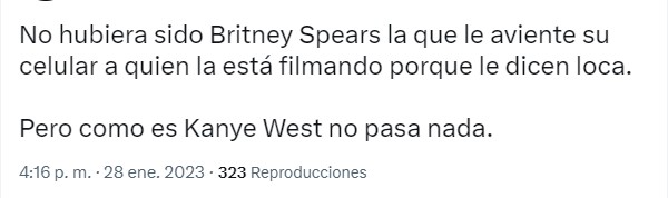 captura de pantalla de un tuit de un comentario al respecto de que Ye lanzó el celular de una fan 