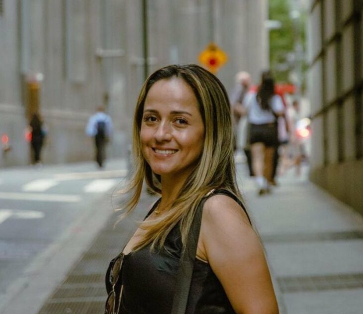 Eliana Edith Ortega ecuatoriana famosa por ser una experta en sacar piojos a familias ricas en Nueva York 