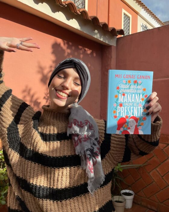 Spanish influencer Elena Huelva with her book "Mis ganas, ganan" released in January 2022 