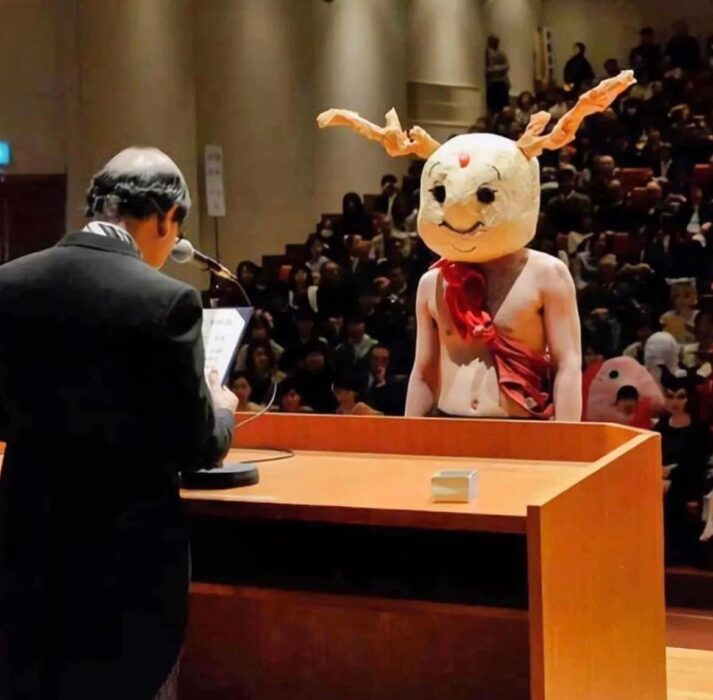 Personaje de anime en graduación