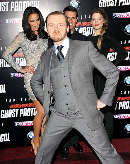 Simon Pegg sneaks into photo