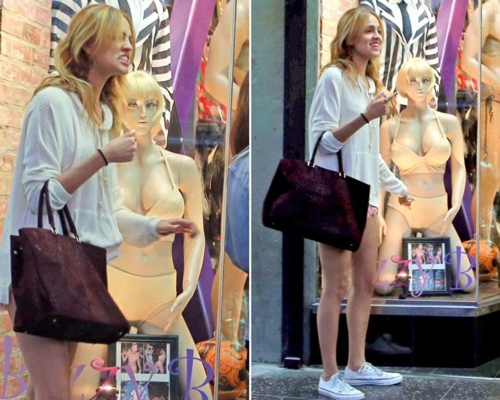 Eiza González burlándose de los vestuarios de Miley Cyrus