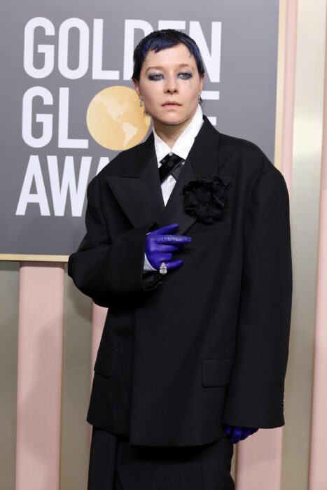 Emma D'Arcy en alfombra roja de golden globes