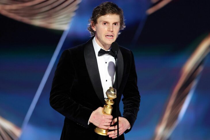 evan peters en su discurso en los globos de oro