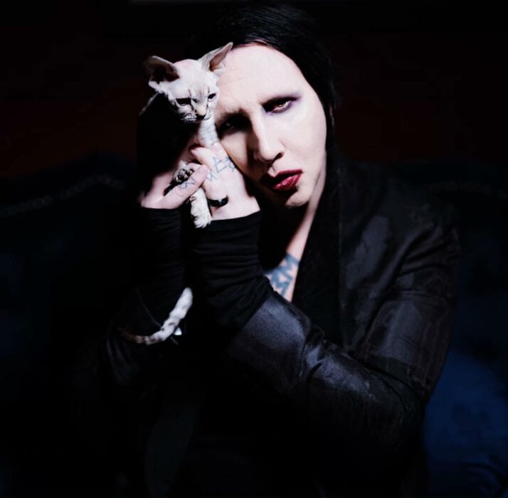 Marilyn Manson con un gato