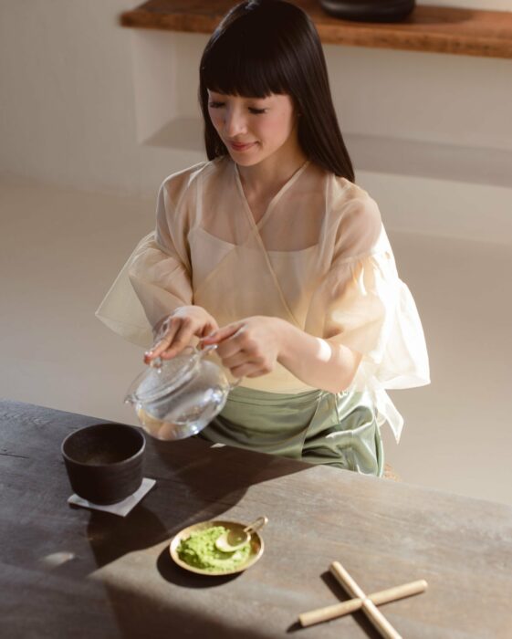 Marie Kondo serving tea