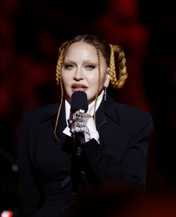cara de Madonna durante su discurso en los premios Grammy 2023