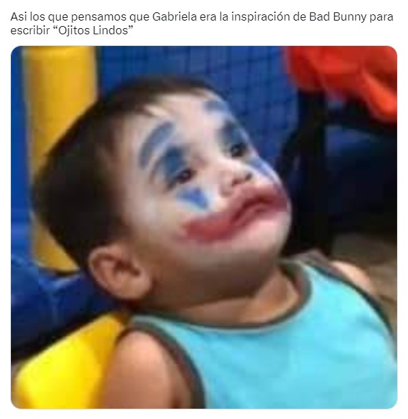 meme de un niño pintado de payasito con referencia a la canción de ojitos lindos de Bad Bunny 