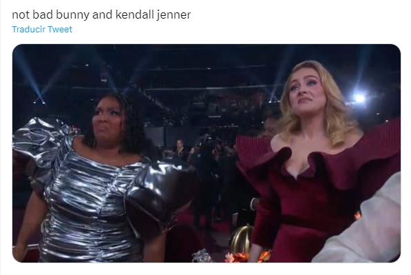 meme sobre Bad Bunny y Kendall Jenner con las caras de Adele y Lizzo en los premios grammy 2023