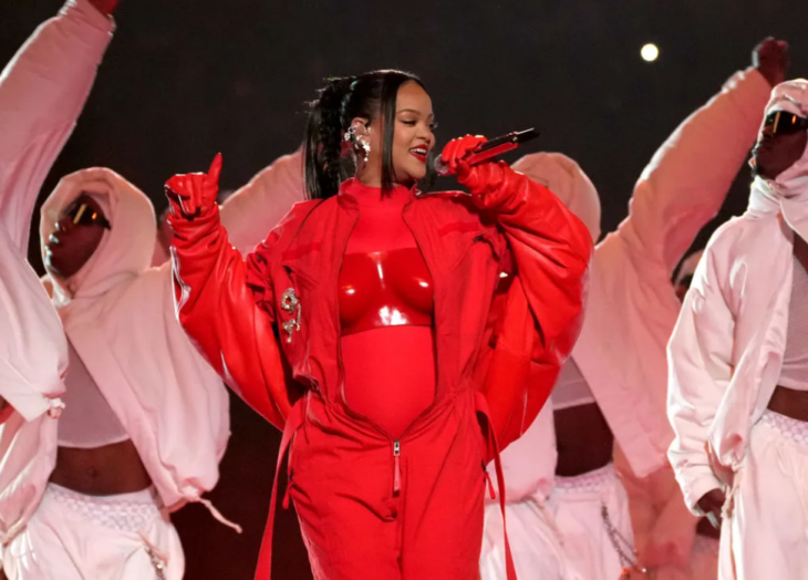 Rihanna en el show de medio tiempo del Super Bowl 